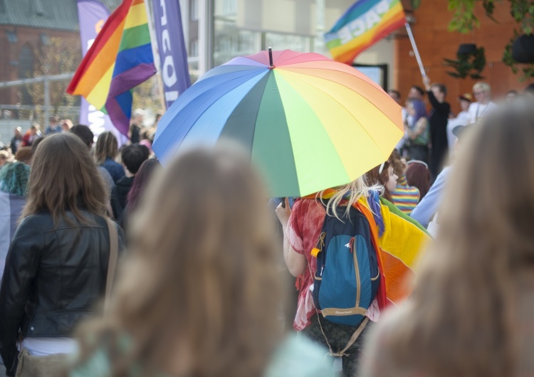 Protest LGBT pod Ambasadą RP w Berlinie. Palade: Czy planują w krajach, gdzie grozi kara śmierci?