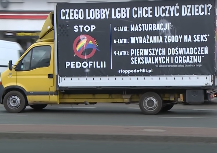 "Ta furgonetka dalej nie pojedzie". Policja zatrzymała furgonetkę "Stop pedofilii" z Poznaniu