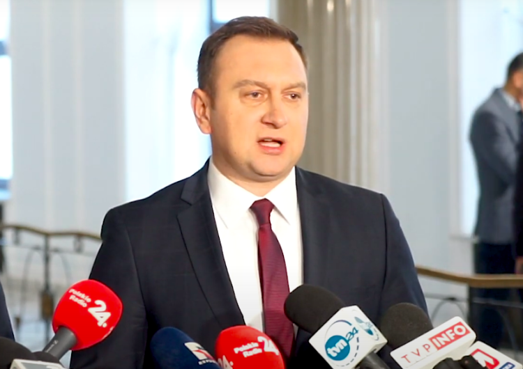 "Skandaliczna i niedopuszczalna wypowiedź". Poseł Lewicy chce dymisji łódzkiego kuratora oświaty