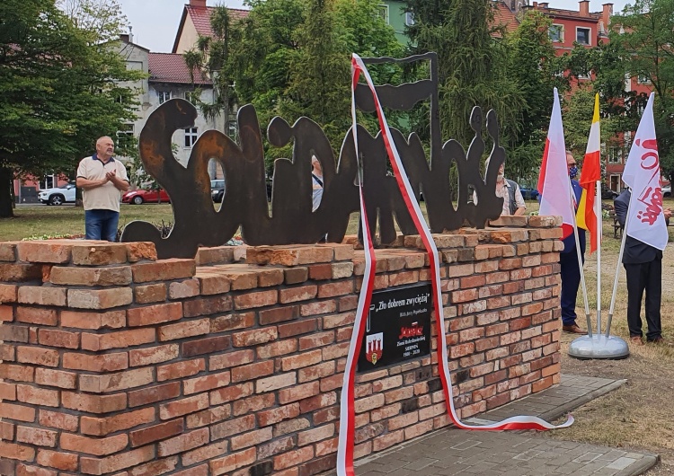 Dzisiaj w Bolesławcu odsłonięto obelisk upamiętniający powstanie NSZZ "Solidarność"