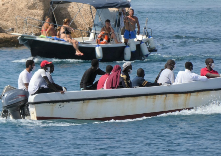  Włochy: "Wszyscy migranci muszą zostać przeniesieni z wyspy". Gubernator Sycylii wydał postanowienie
