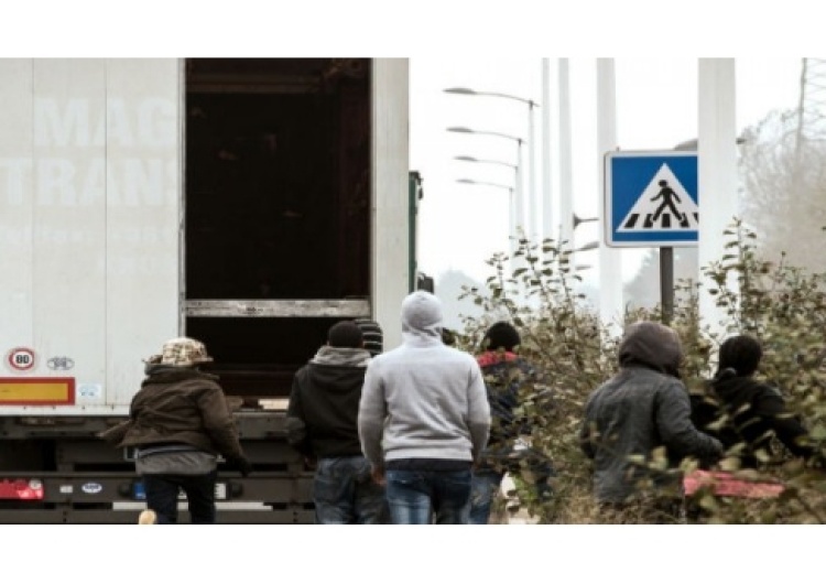  Paryż: likwidacja koczowiska dla imigrantów
