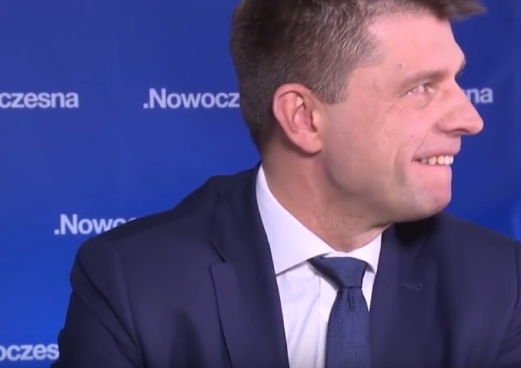 zrzut ekranu Ryszard Petru: "Kaczyński na szkodę Polski, działa wbrew interesom Polaków i w tym sensie jest zdrajcą"