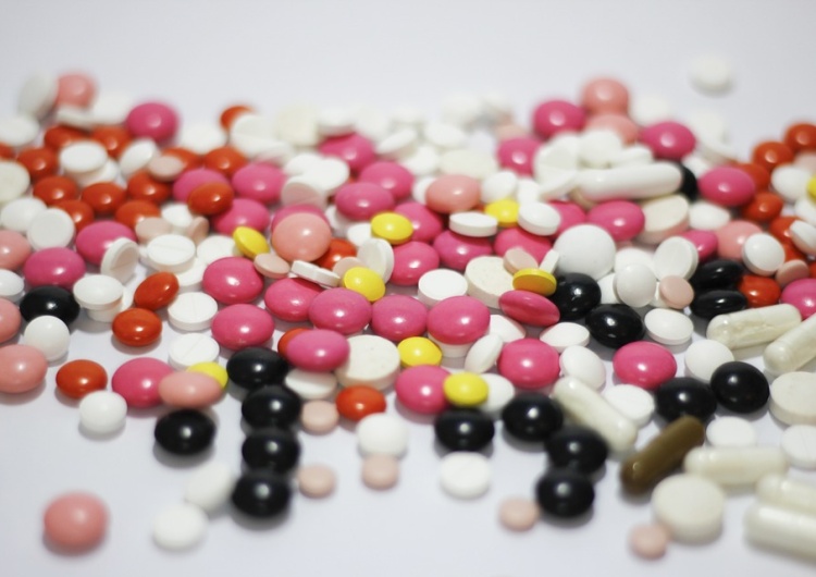  Ministerstwo Zdrowia chce ograniczyć reklamowanie leków sprzedawanych bez recepty i suplementów diety