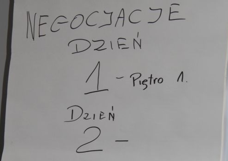  Związkowcy spędzili noc w budynku dyrekcji ArcelorMittal Poland