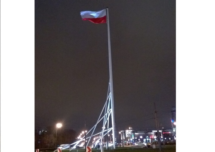 Poradnik „Biało-Czerwona” czyli jak czcić barwy narodowe