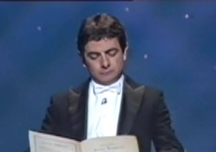  [video] Na wesoło: Rowan Atkinson (Jaś Fasola) wykonuje "Odę do radości"