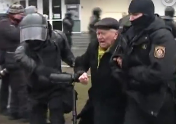  [video] Masowe protesty na Białorusi. Tak bije białoruski OMON