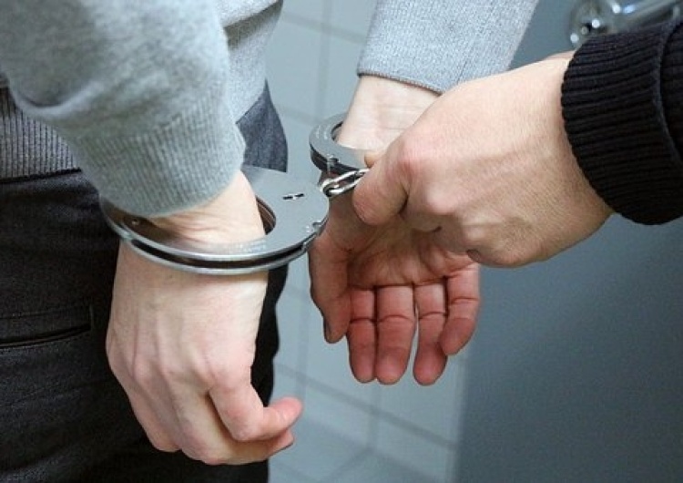  Policja: Uwaga! Nowy sposób działania oszustów, którzy wyłudzili od poszkodowanej ponad 130 tys. złotych