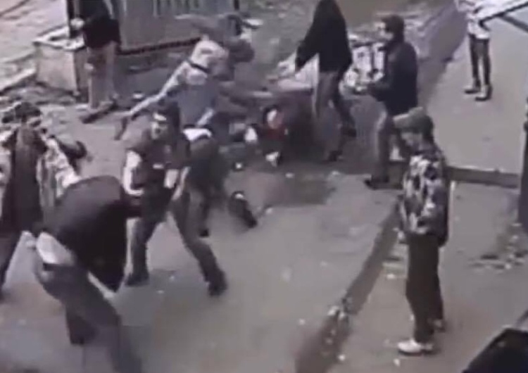 Sikh uratował polskiego nastolatka przed napaścią brytyjskiego gangu, poturbowany leży w szpitalu