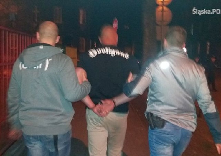40 pseudokibiców zaatakowało Romów w Zabrzu. Policjant oddał strzał z broni. 10 napastników aresztowanych