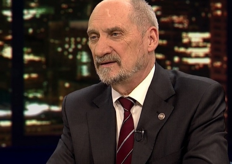  Macierewicz: Najbardziej zdziwiło mnie to, jak prawda leżała cały czas na wierzchu
