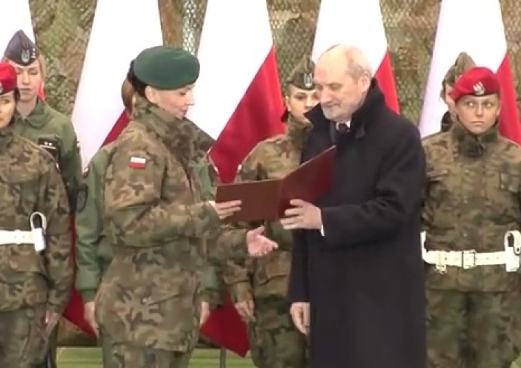 zrzut ekranu To ona zastąpi Misiewicza na stanowisku rzecznika prasowego MON. "Jest odważna, dzielna i skuteczna"