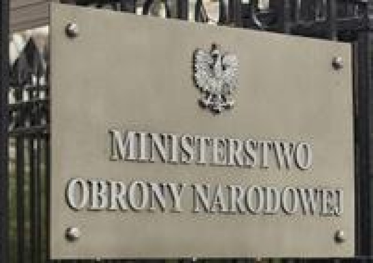  Konferencja MON o komisji smoleńskiej. Trwała minutę i siedem sekund