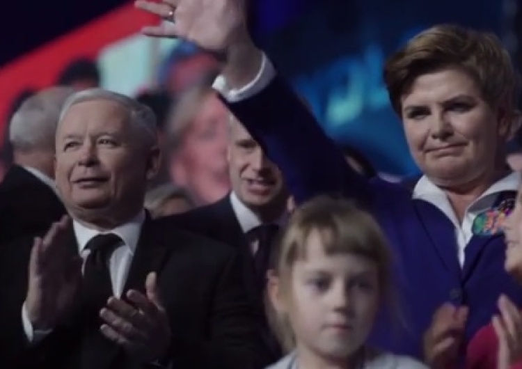 zrzut ekranu Nowy spot PiS w odpowiedzi na wotum nieufności dla rządu? W nocy pojawiły się też plakaty w Sejmie