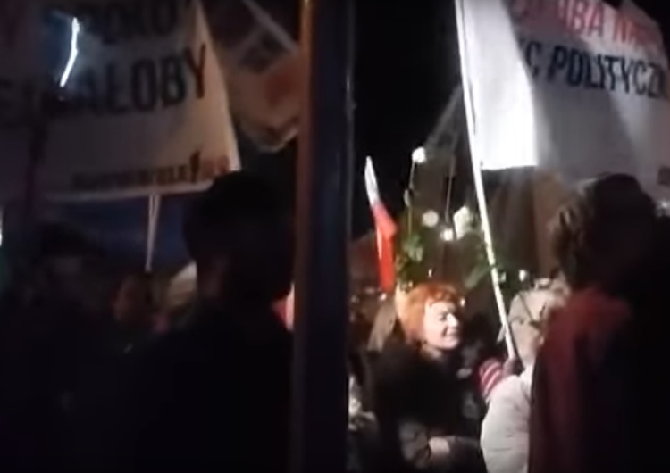  [video] Nienawiść. Histeryczne wrzaski Obywateli RP na Krakowskim Przedmieściu