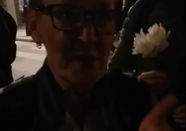  [video] "Obrońcy demokracji" na Krakowskim Przedmieściu: "Jestem obywatelką PRL!"