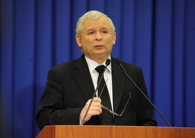 Jarosław Kaczyński rozmawia z Antonim Macierewiczem w siedzibie PiS