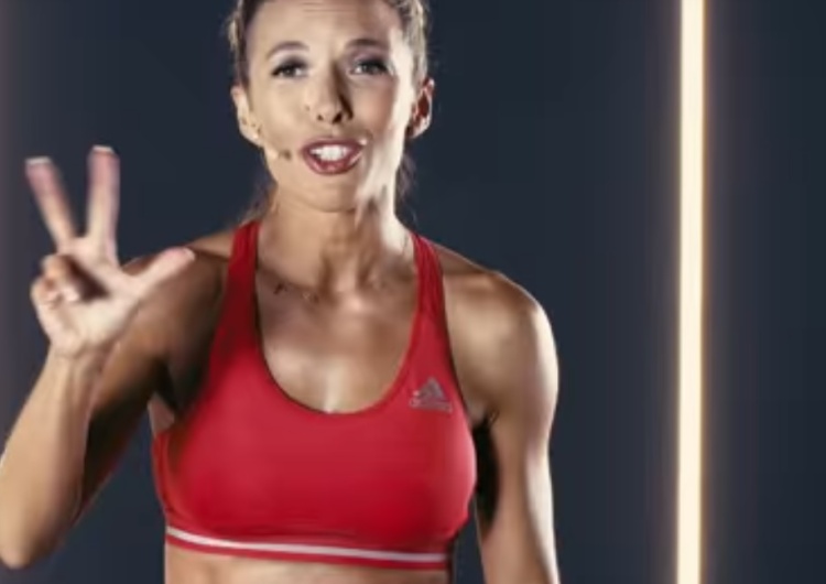 Znana trenerka fitness Ewa Chodakowska: Zamiast życzeń o pisankach i kurczaczkach, zacytowałam słowa JPII