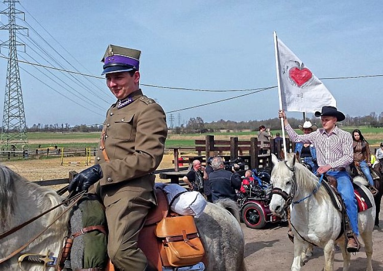 Przemysław Jarasz Sztafeta Miłosierdzia - unikatowy w kraju pomysł na dobroczynne uczczenie Święta Miłosierdzia Bożego