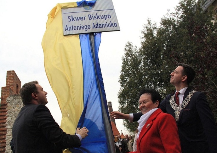  Biskup Antoni Adamiuk, opiekun „Solidarności”, ma w Opolu skwer