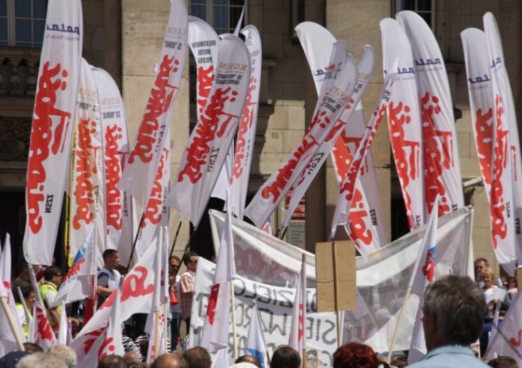  "S" reprezentuje wszystkich pracowników ochrony zdrowia. Komunikat SOZ.