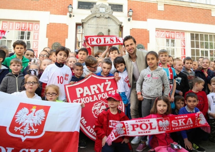 fot. Rafał Krawczyk Grzegorz Krychowiak odwiedził Polską Szkołę w Paryżu. „On jest taki jak My!”