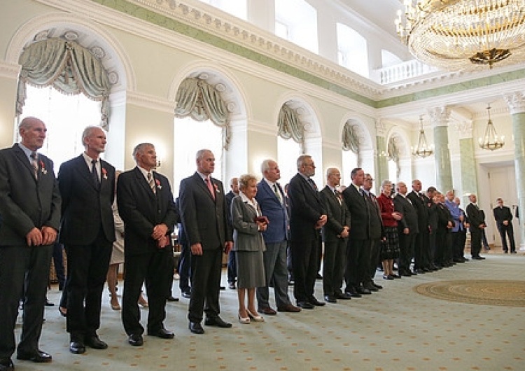 Odznaczenia dla zasłużonych w działalności na rzecz przemian demokratycznych w Polsce
