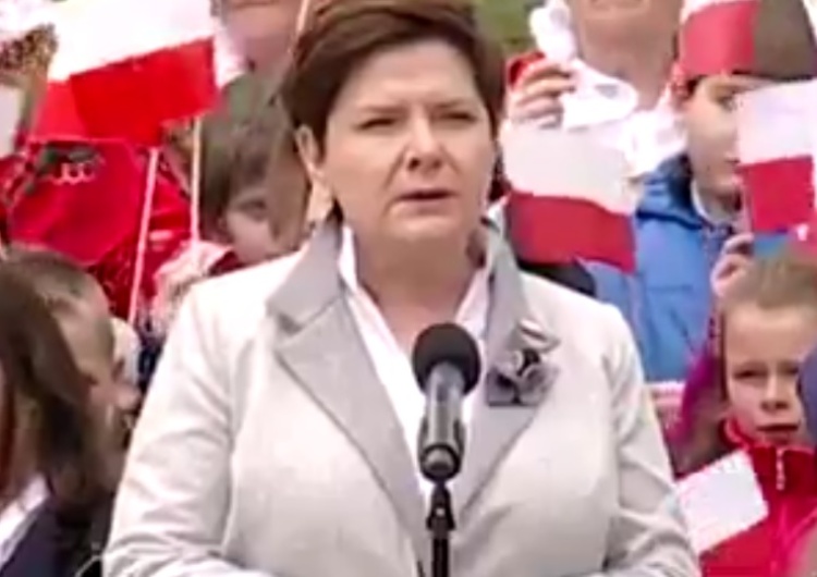  [video] Premier w Dniu Flagi: Zadbajmy by biało-czerwone barwy nas łączyły, byśmy budowali wspólnotę