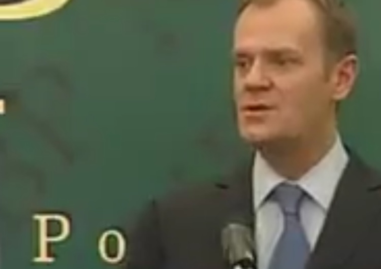  [video] Donald Tusk [wypowiedź archiwalna]: Zmiana konstytucji jest konieczna