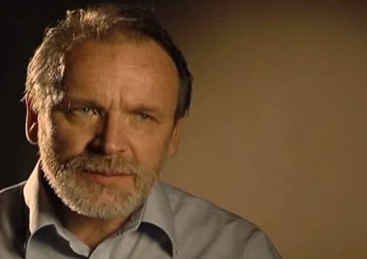 Legendarny opozycjonista Adam Borowski pobity podczas obchodów miesięcznicy smoleńskiej. Komentarze