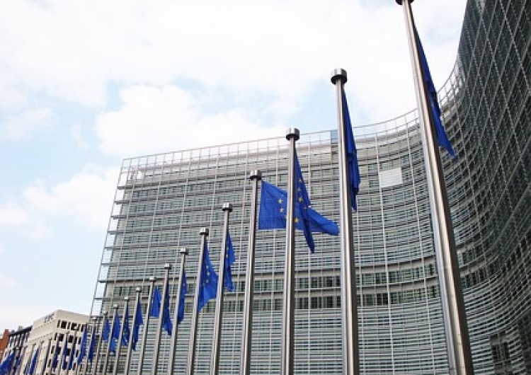 Timermans kontra Szymański, czyli kto jak wspomina wczorajsze posiedzenie Komisji Europejskiej?