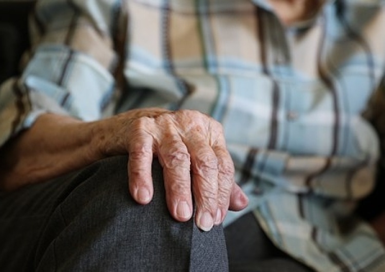 NIK o opiece nad chorymi na Alzheimera