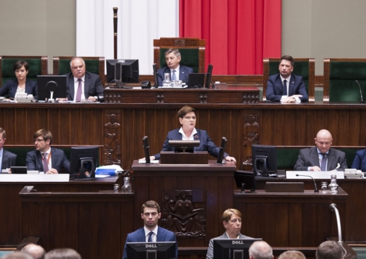  Premier: Antoni Macierewicz odbudowuje to, co PO zrujnowała