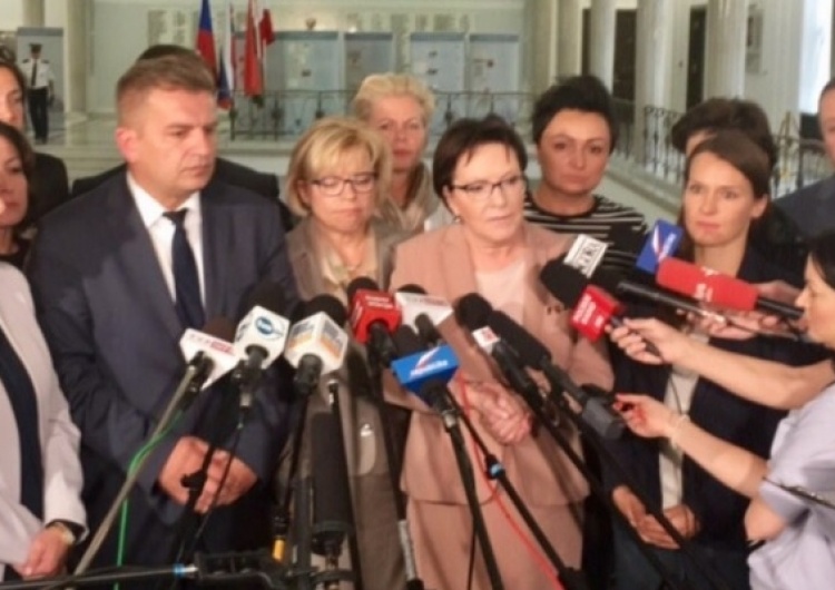 Burzliwa debata ws. in vitro. Mimo sprzeciwu Platformy i Nowoczesnej, projekt trafił do dalszych prac