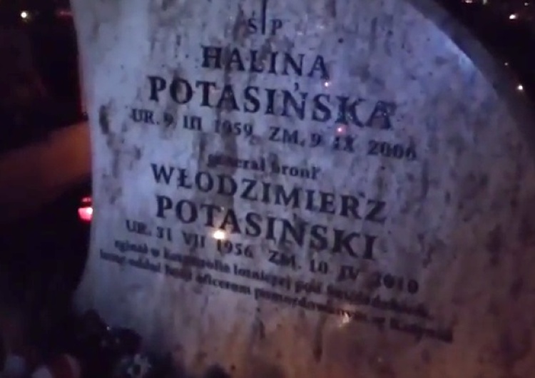 zrzut ekranu Szczątki pięciu osób w trumnie gen. Potasińskiego. Wąsik: "Odpowiada za to Ewa Kopacz i Donald Tusk"