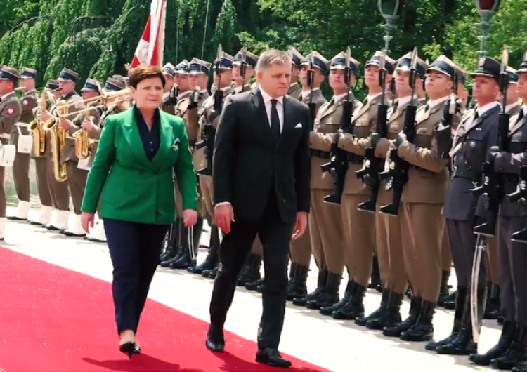  Spotkanie szefów rządu Polski i Słowacji. B. Szydło: dziś do stołu rozmów usiedli przyjaciele. Dziękuję