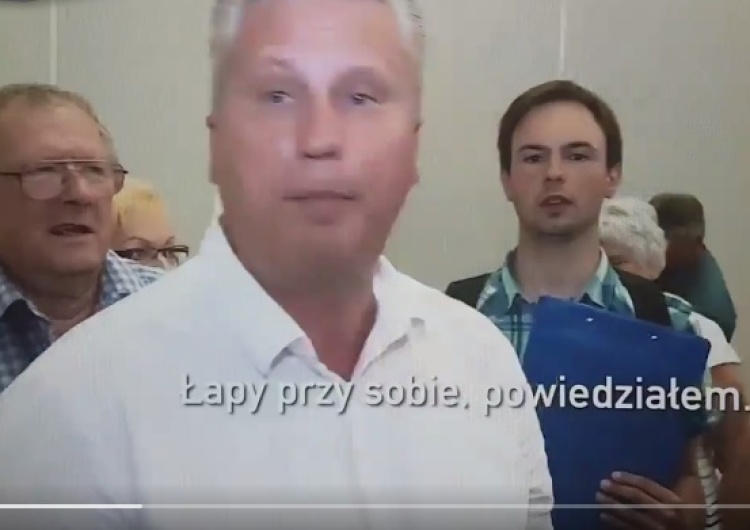 zrzut ekranu Podczas spotkania z Michnikiem uderzono dziennikarza TVP. "Wy pisowskie mordy"