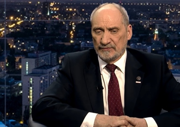  Min. Macierewicz: Tusk i pozostali już we wrześniu 2010 r. wiedzieli, że ciała zamieniono [video]