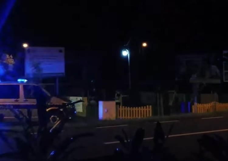  Policjant podczas interwencji kopnął leżącego? [video]