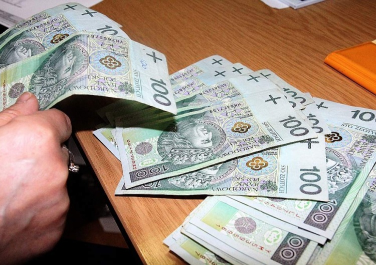 Solidarność: płaca minimalna w 2018 roku powinna wynosić nie mniej niż 2160 zł