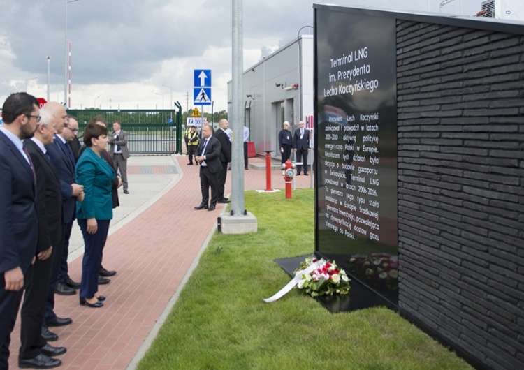 Premier Beata Szydło: Pierwszy transport gazu z USA do Polski będzie odnotowywany w podręcznikach