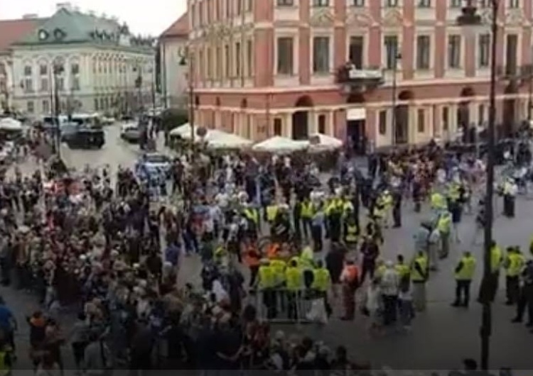  Komenda Stołeczna Policji podaje bilans zajść 10 czerwca na Krakowskim Przedmieściu