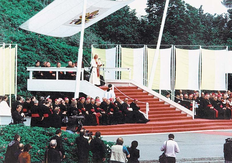 W. Milewski [video] 12 czerwca 1987 r. Jan Paweł II tak mówił do młodych ludzi: "Każdy ma swoje Westerplatte"