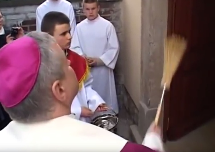 Elżbieta Połomska: Żrący płyn...