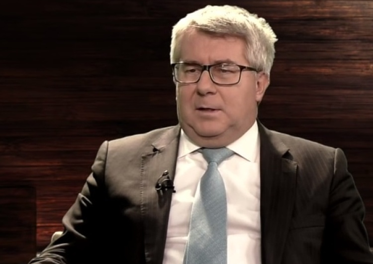 zrzut ekranu Ryszard Czarnecki dla "TS": KE nie ma żadnych uprawnień formalno-prawnych, aby ukarać Polskę