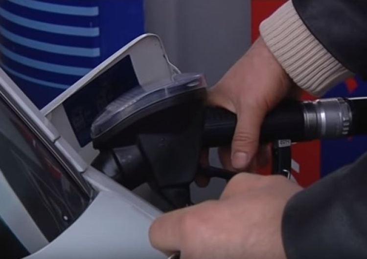 "Rzeczpospolita": rząd szykuje podwyżkę opłaty paliwowej