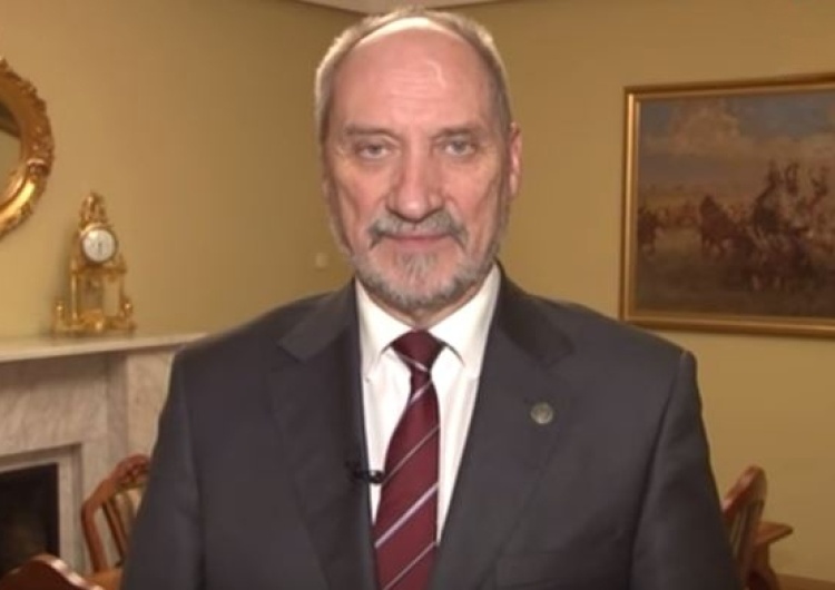  Antoni Macierewicz chce odebrać stopnie wojskowe Jaruzelskiemu i Kiszczakowi