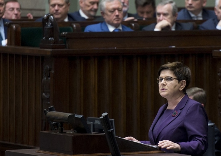 P. Tracz / KPRM B. Szydło: "rządzący mają zapewnić bezpieczeństwo". Sejm odrzucił wniosek o odwołanie ministra Błaszczaka