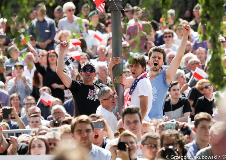 Grzegorz Jakubowski Dziennikarka BBC: "PiS przywiózł autokarami ludzi z prowincji". Jak zareagował na to poseł Tarczyński?